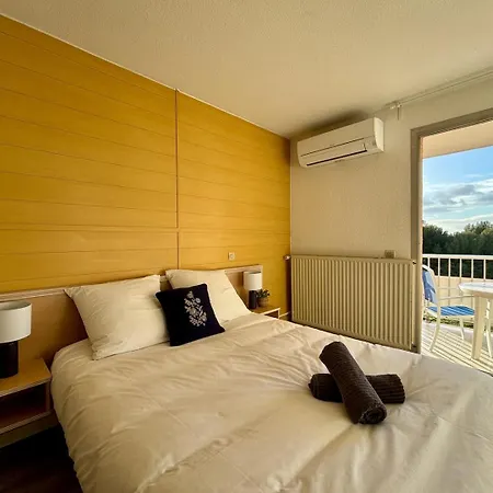 Bulle De Thau, Piscine Et Pinede *