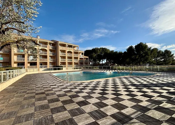 Bulle De Thau, Piscine Et Pinede *