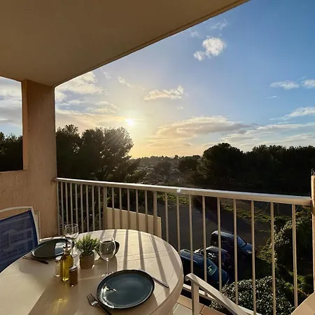 Bulle De Thau, Piscine Et Pinede *